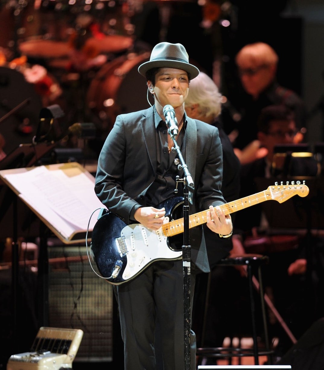 bruno mars perfomance photos-01