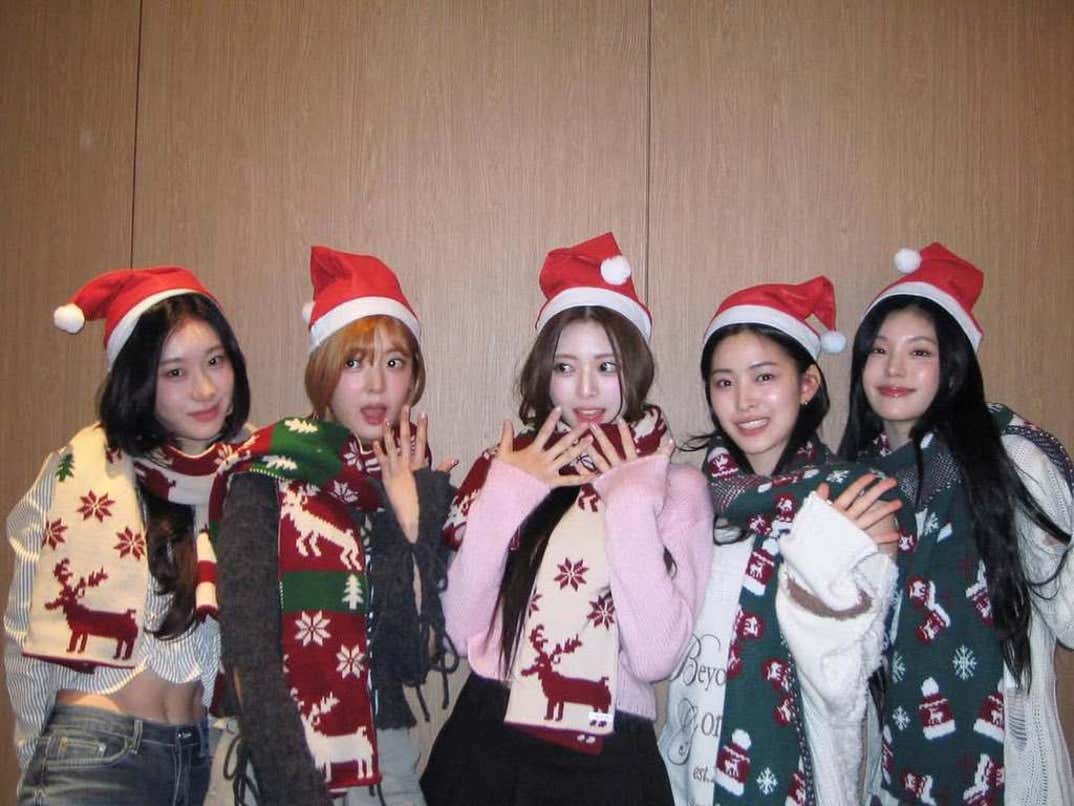 Chaeryeong, Lia, Yuna, Ryujin and Yeji
