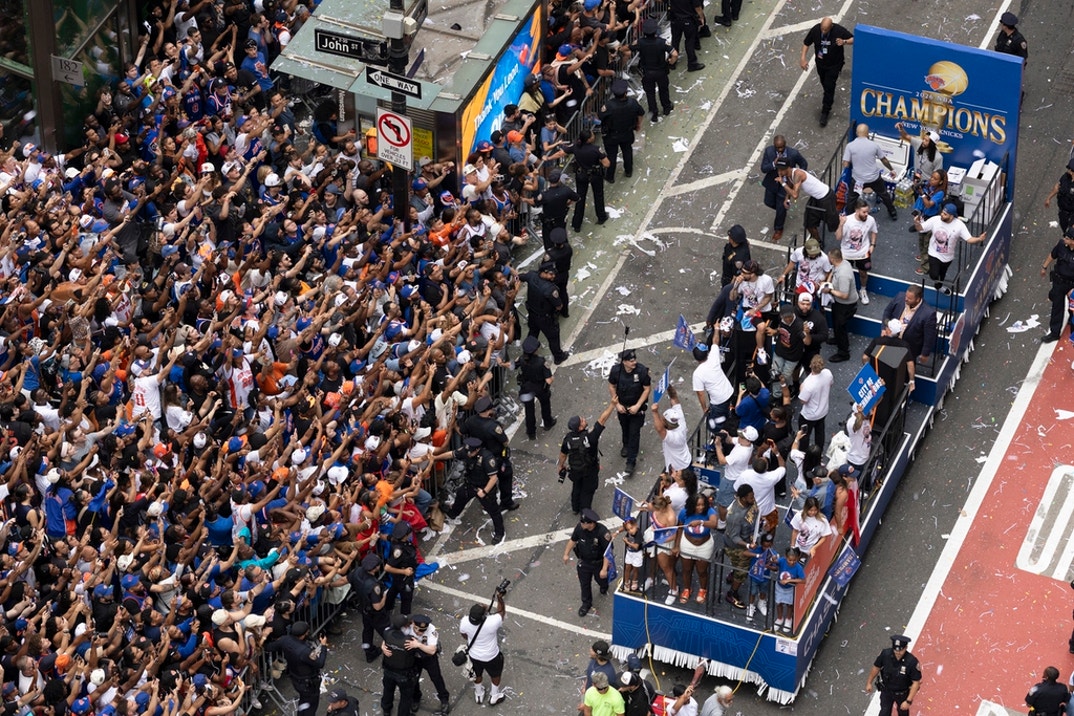 Knicks Parade 6