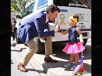 0625-justin-trudeau-prime-minister-gay-pride-toronto-twitter-PRIMARY-01