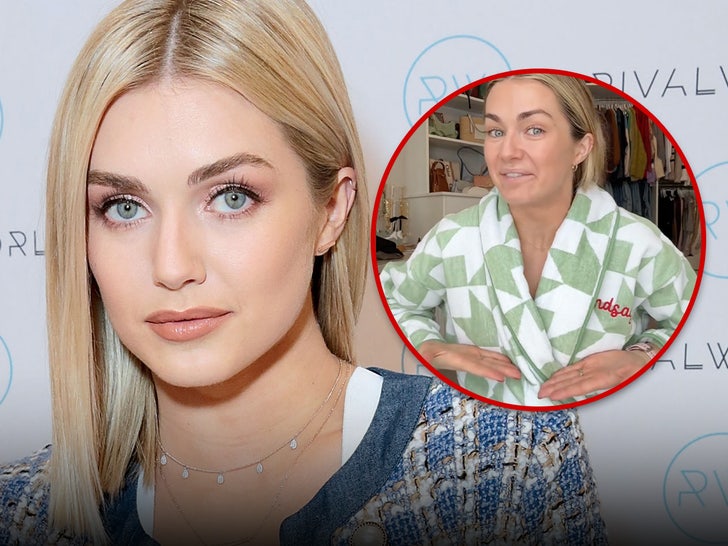 lindsay arnold pembesaran payudara getty tiktok