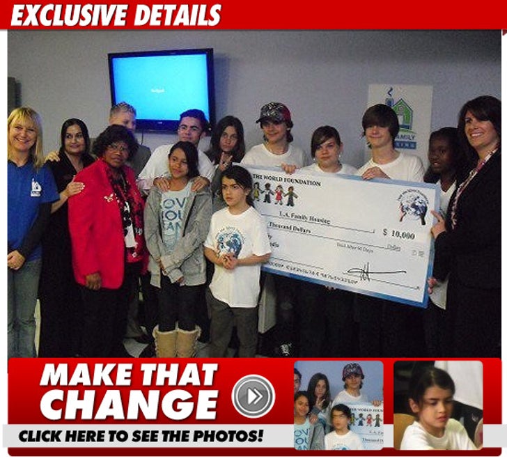 MJ's Kids Give Away to Honor Dad :: 0225-make-that-change-gallery-exd