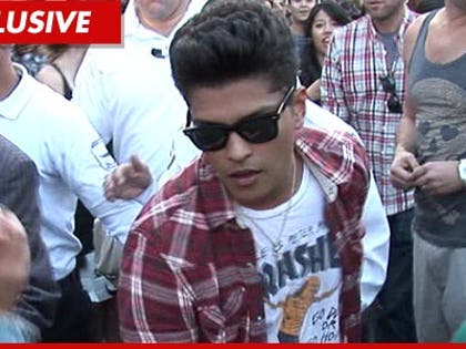 0830_bruno_mars_tmz_EX