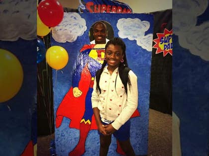 1109-adrian-peterson-daughter-donuts-TWITTER-01