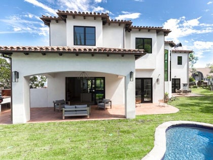 1027-serena-williams-buys-beverly-hills-house-photos-primary