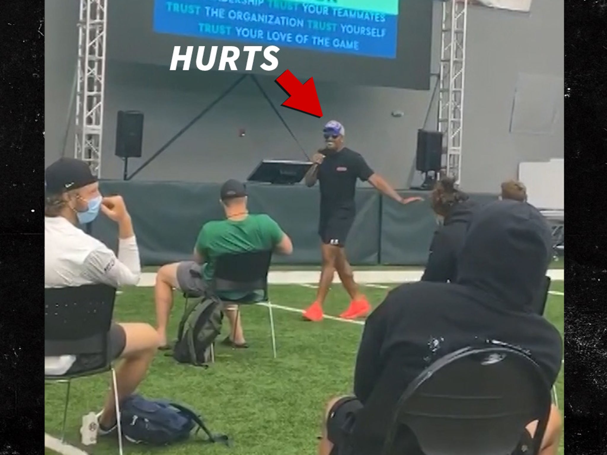 341lbs Philadelphia Eagles rookie beast Jordan Davis completely bulldozes  offensive lineman in scary camp video