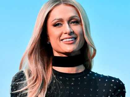 paris hilton smile pose