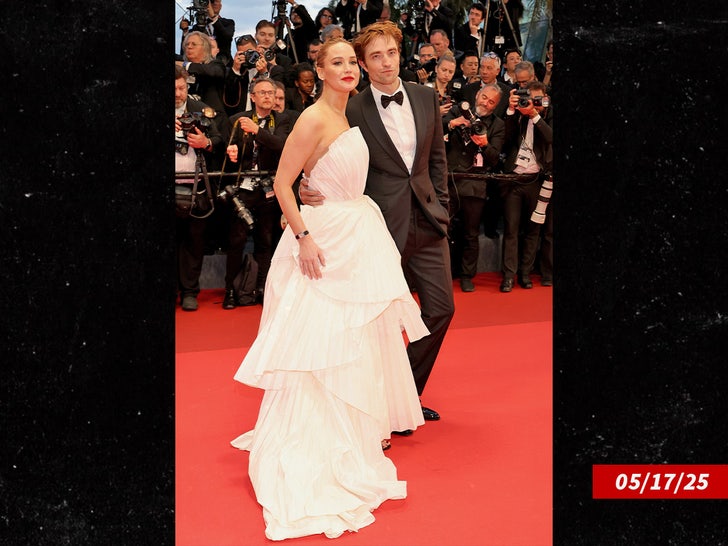 Jennifer Lawrence, Robert Pattinson บนพรมแดงของเทศกาลภาพยนตร์เมืองคานส์