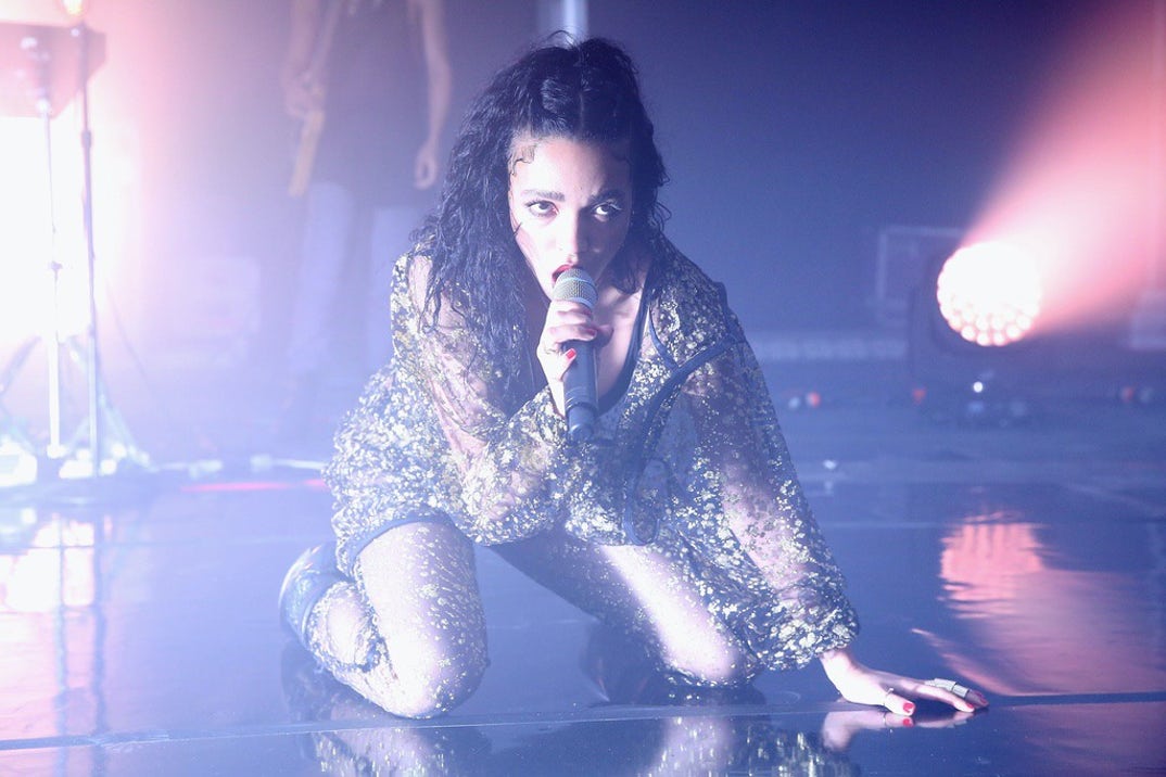 FKA Twigs Performance Singing Stage Photos 3