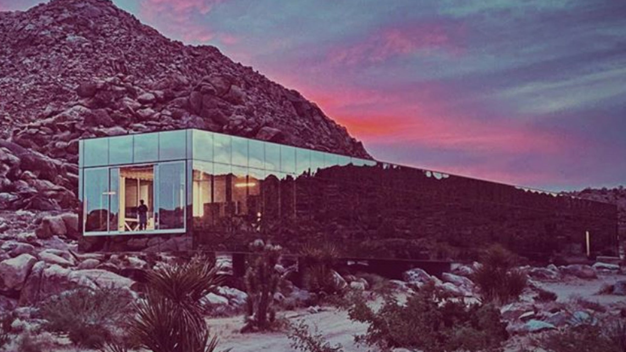 demi-lovato-rents-famous-invisible-house-in-joshua-tree