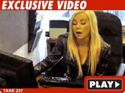 Jamie Jungers: Click to watch