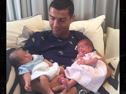 0629-christiano-ronaldo-babies-instagram-2