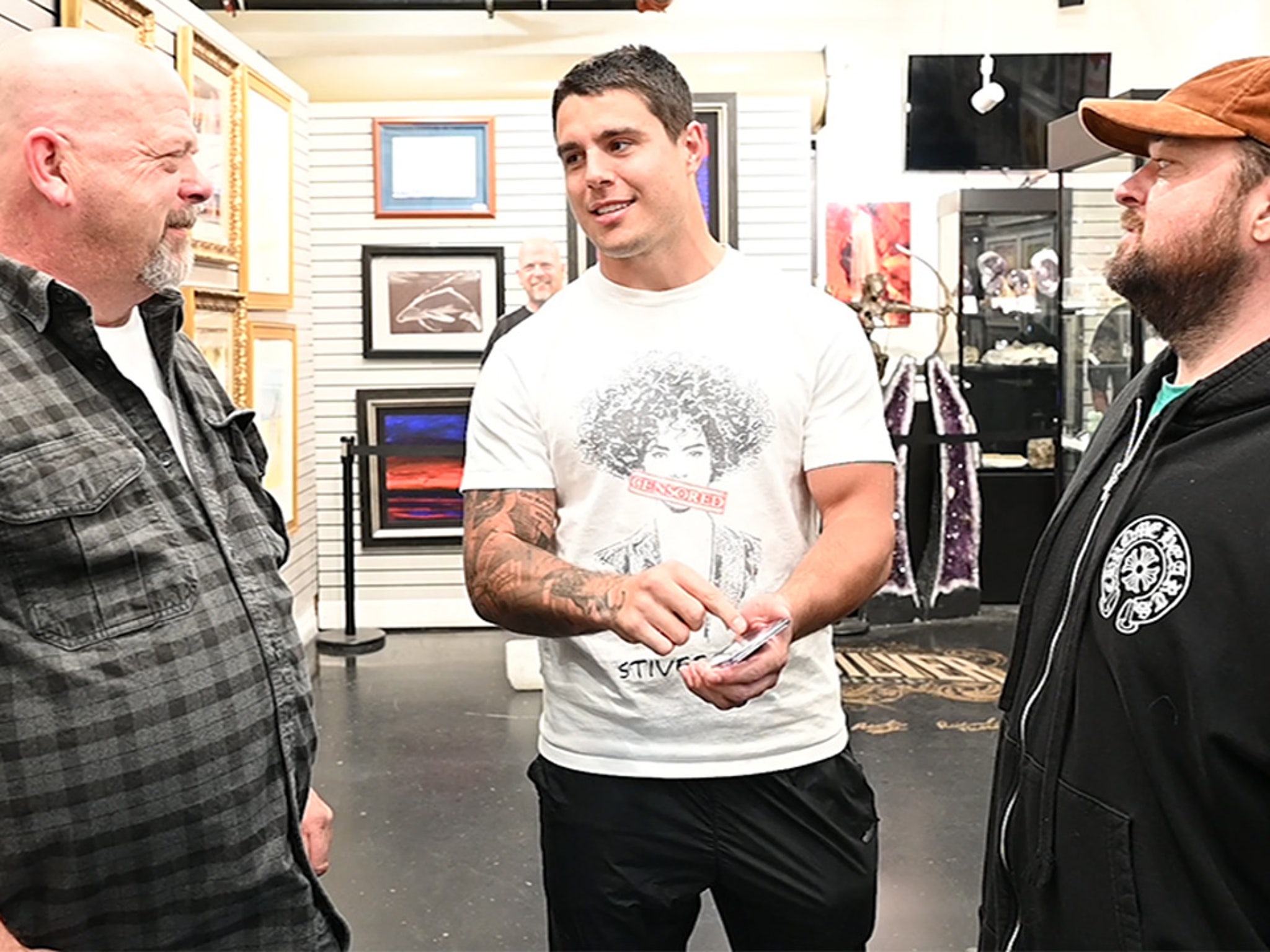 Raiders player makes 'Pawn Stars' Rick Harrison and Chumlee