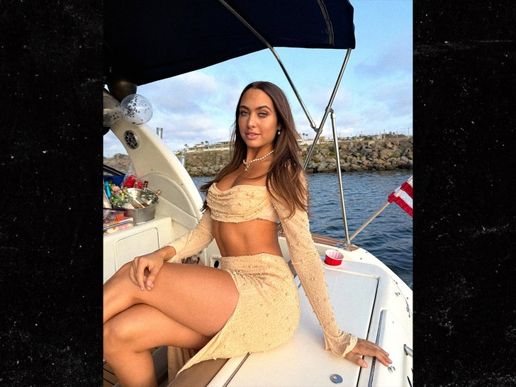 camilla-davis-hot-shots-ig-3