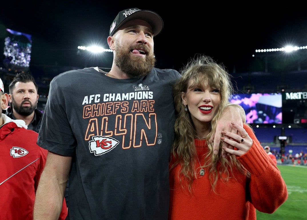 Taylor Swift Travis Kelce After Chiefs Win photos 2