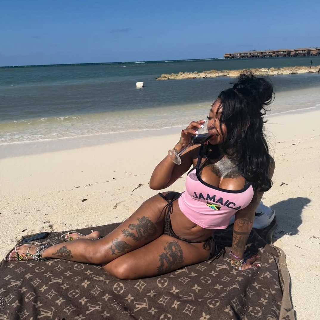 Summer Walker Beach Babe 6
