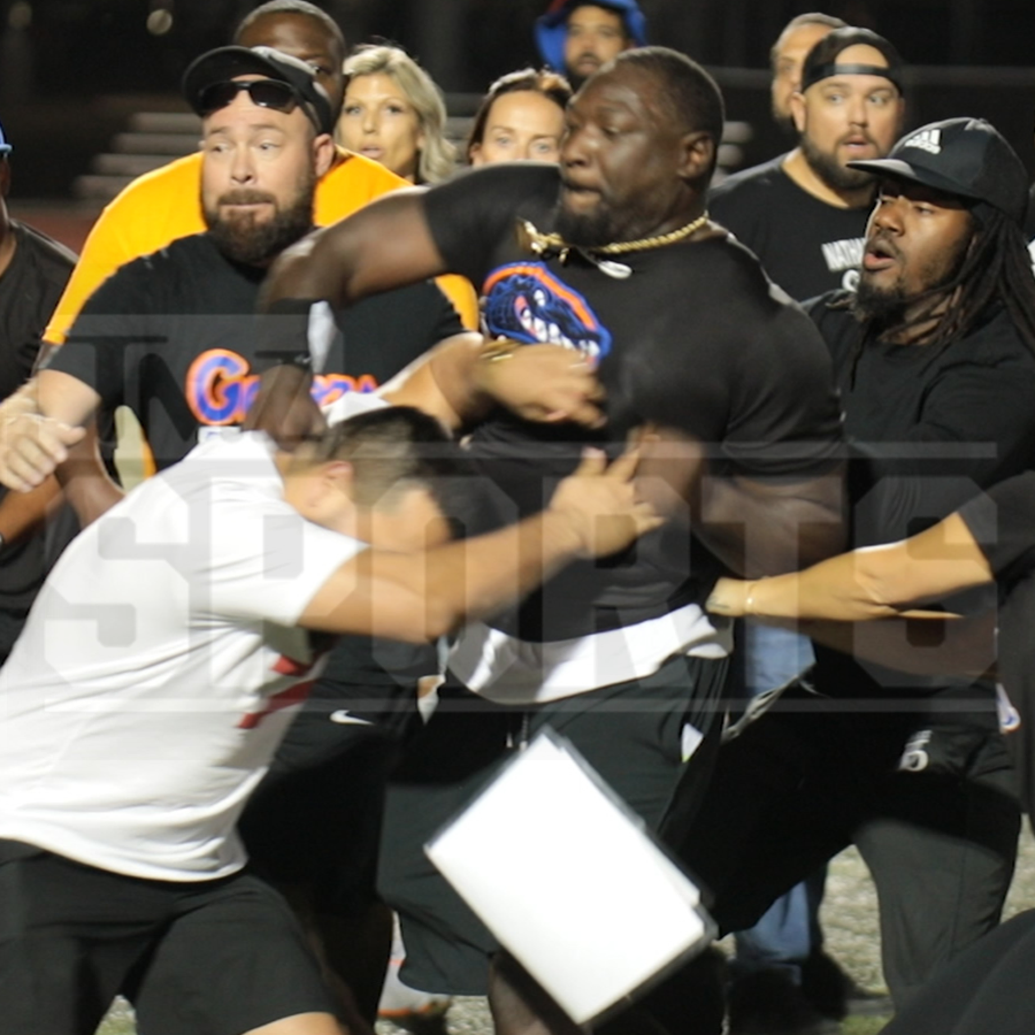 LeGarrette Blount Throws Punches In Fight At Youth Football Game, Cops Investigating - TMZ (Picture 2)