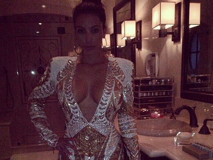 1017_kim_kardashian_sexy_twitter_pics__0005_Layer 11