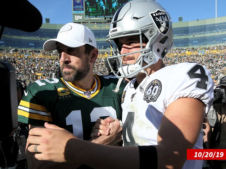 Darren Waller Recruits Aaron Rodgers To Raiders, 'If You Come, It's Gonna  Be Lit