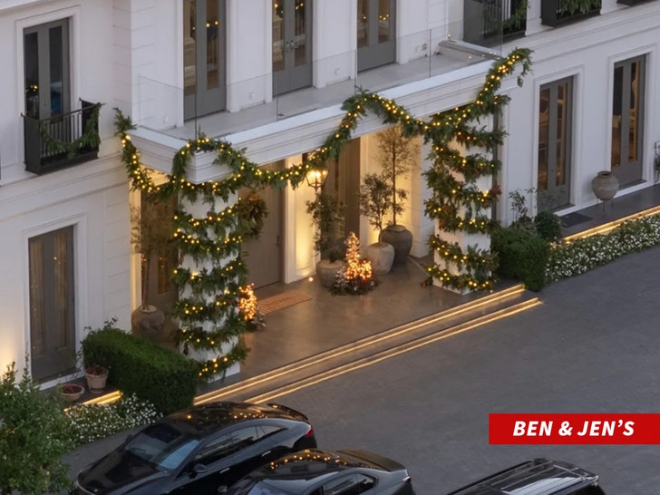 Celebrities Light Up Mansions With Extravagant Merry Makeovers