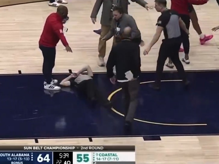 referee-knocked-out-1