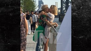 Justin Bieber and Hailey Baldwin Kissing in a Brooklyn Park
