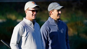 Eli Manning Soaking Up Retirement On Golf Course With Peyton
