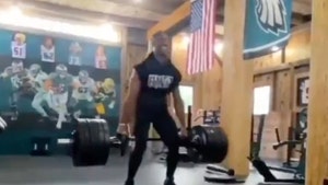 Eagles QB Jalen Hurts Deadlifts 620 Pounds With Ease!