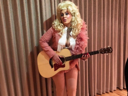 0130_adele_as-dolly-parton-instgram