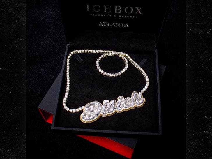 scott disick gold necklace