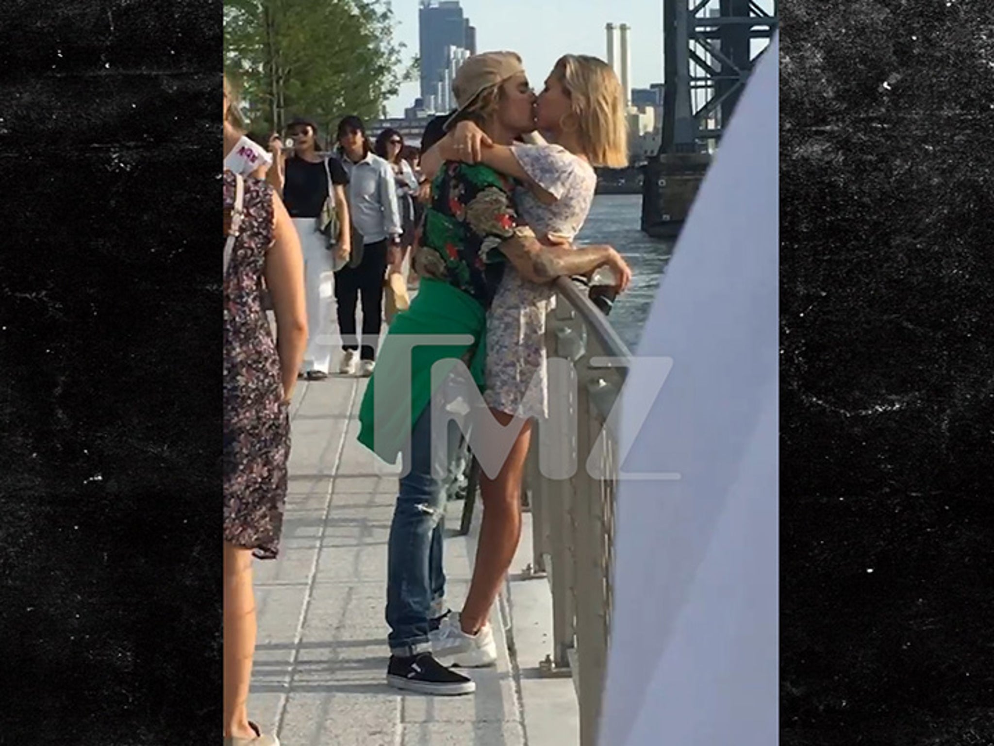 Justin Bieber And Hailey Baldwin Kissing In A Brooklyn Park