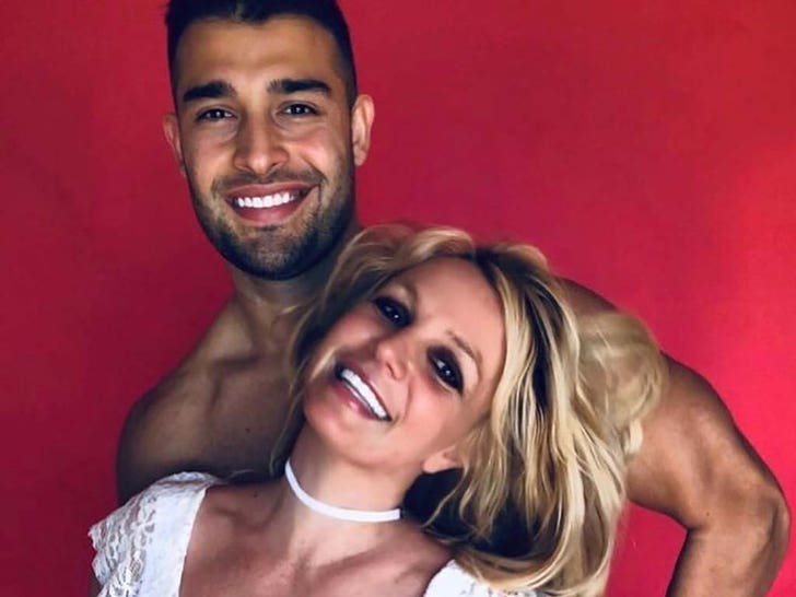 Sam Asghari y Britney Spears son tiempos más felices