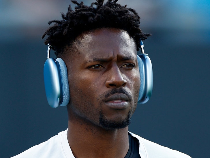 Bucs officially release Antonio Brown