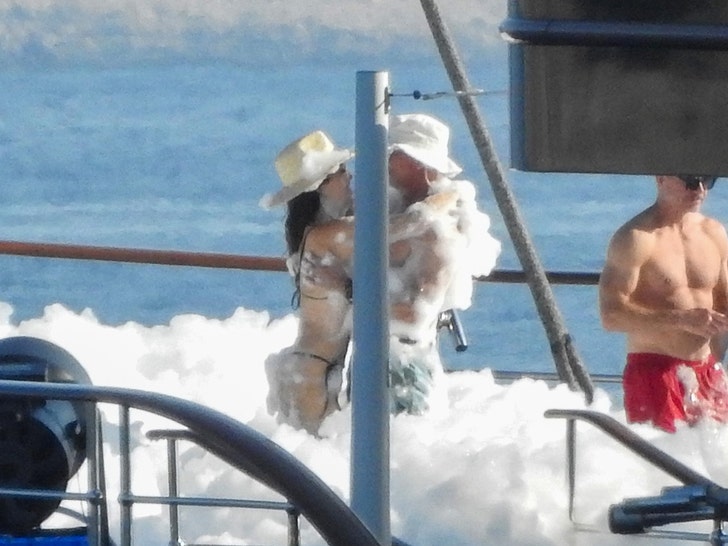 Jeff-Bezos-and-Lauren-Sanchez-sub-backgrid-4