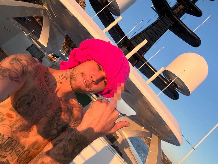 justin bieber middle finger censor