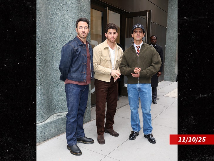 Kevin-Jonas, Nick-Jonas-and-Joe-Jonas-sub-getty-1
