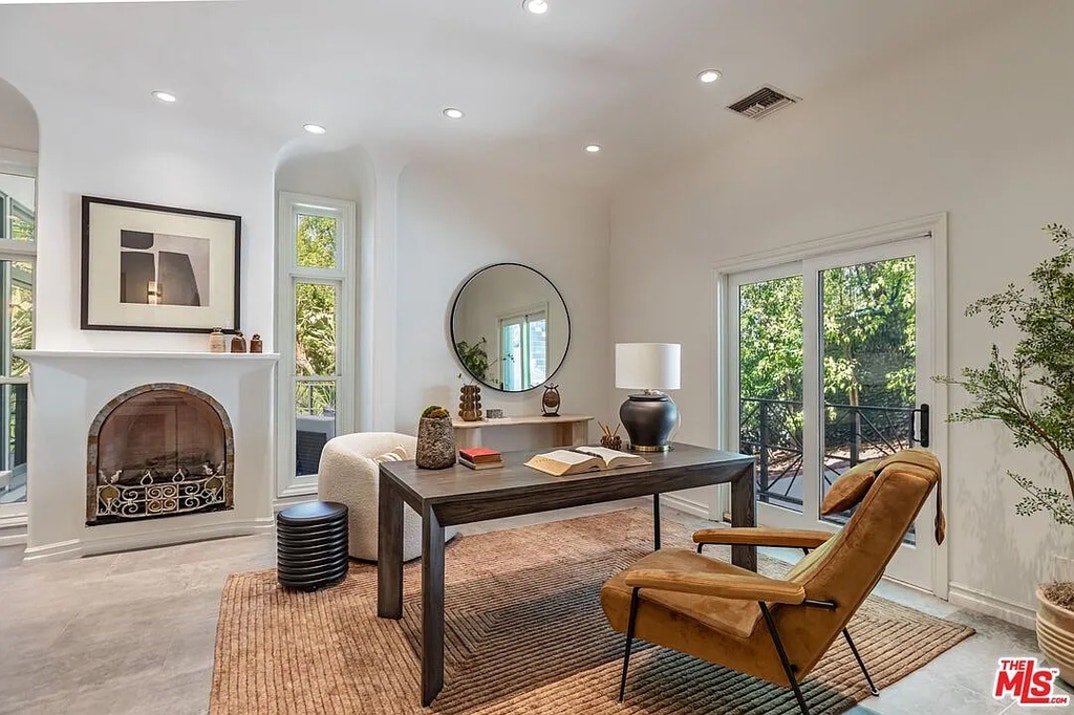 Selena Gomez Encino Home 18