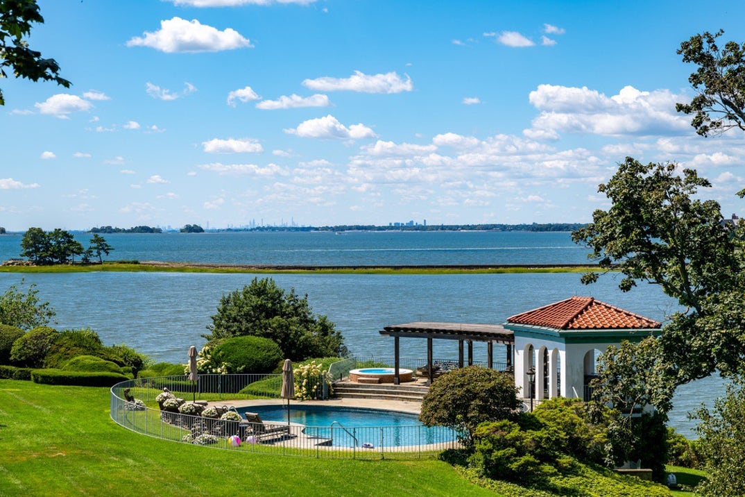 Kathie Lee Gifford Lists Connecticut Home 10