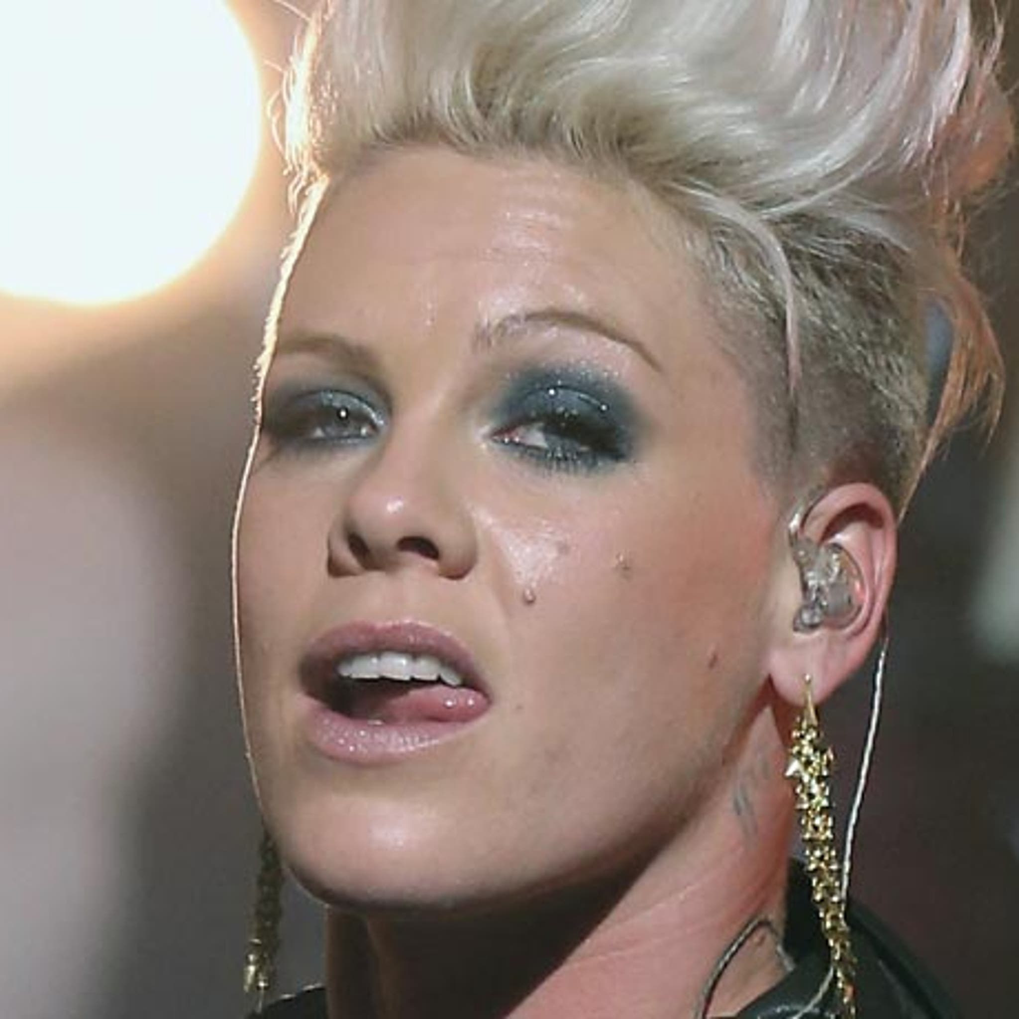 P Nk Porn - P!nk Steps Out With Long Hair, Looks ...
