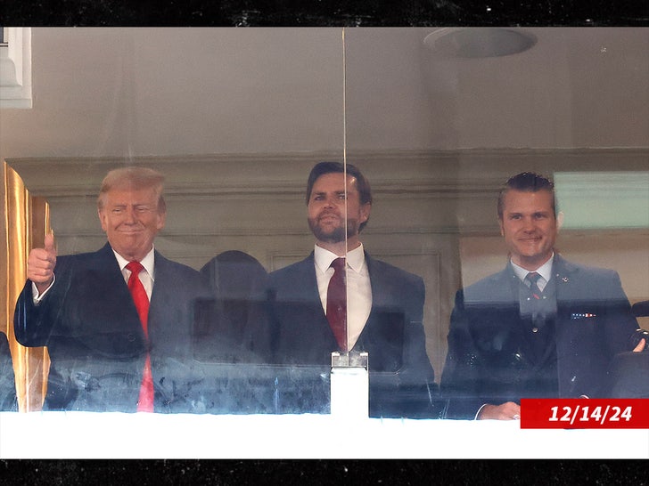 donald trump jd vance pete hegseth pertandingan sepak bola angkatan laut tentara