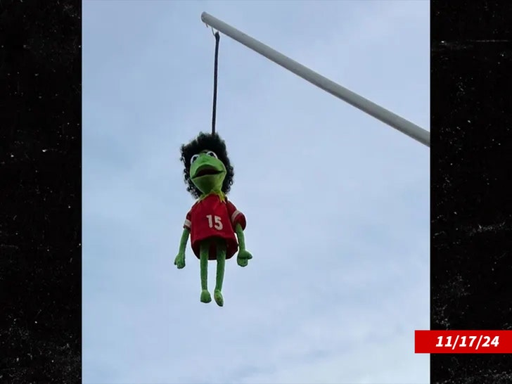 Brittany Mahomes and Patrick Mahomes Kermit Hung Insta 2