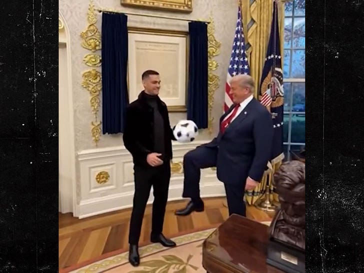 112025_trump_ronaldo_juggle