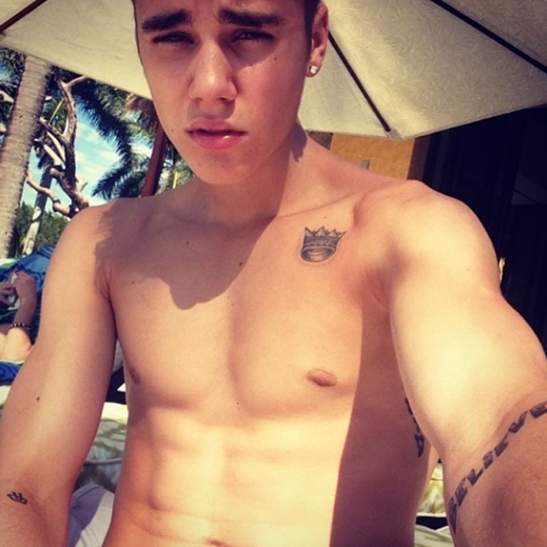 0229_justin_bieber_shirtless19