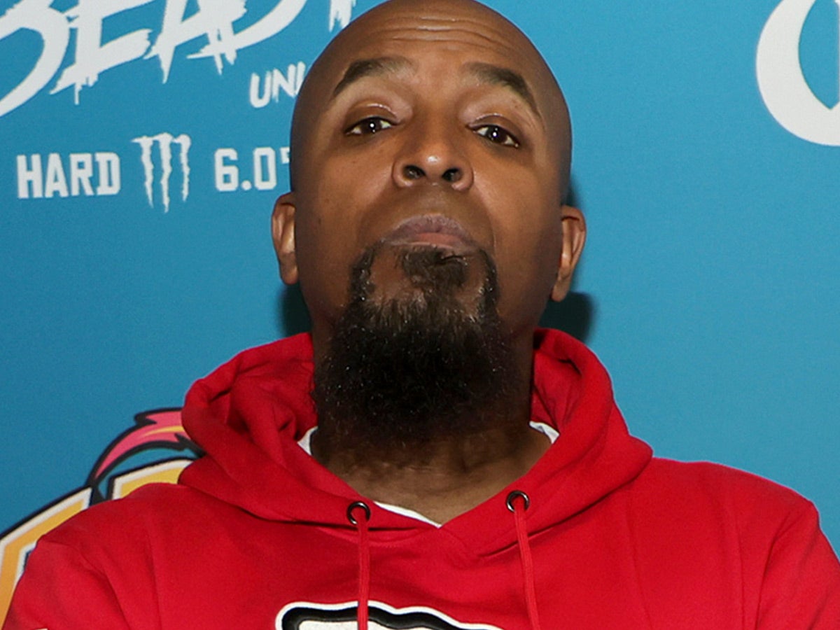 Rapper Tech N9ne opens with his seventh grade teacher at S3NSAUAL moment