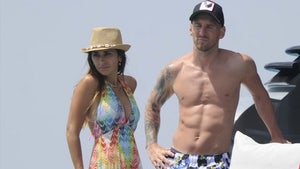 Lionel Messi Shows Off Shredded Abs On Vacay With Wife And Luis Suarez