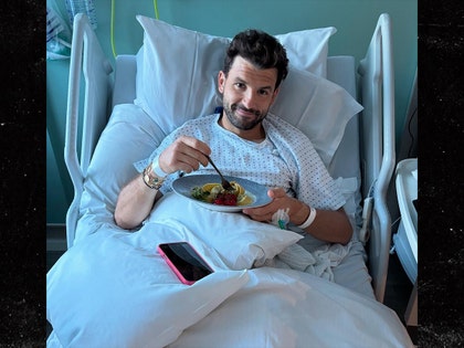 Grigor Dimitrov in hospital bed insta 1