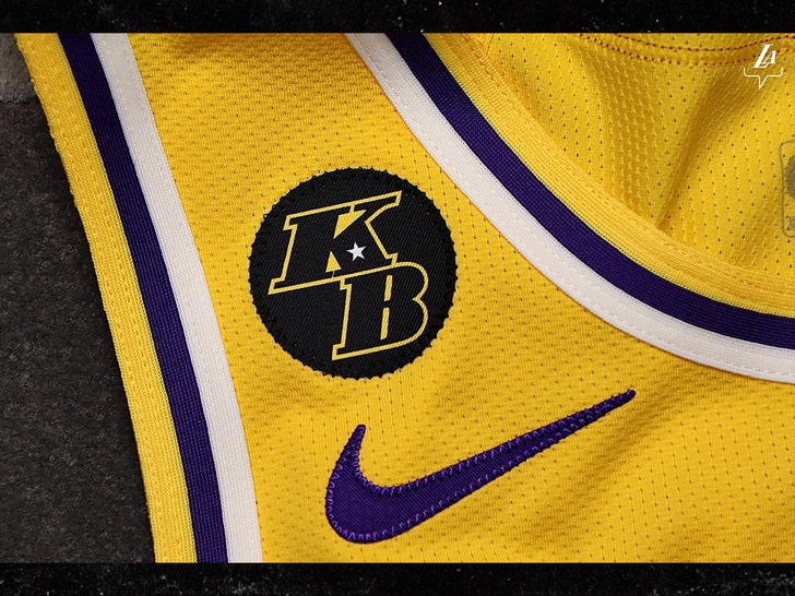 Lakers Put Kobe Bryant And Gigi S Jerseys On Courtside Seats For Game