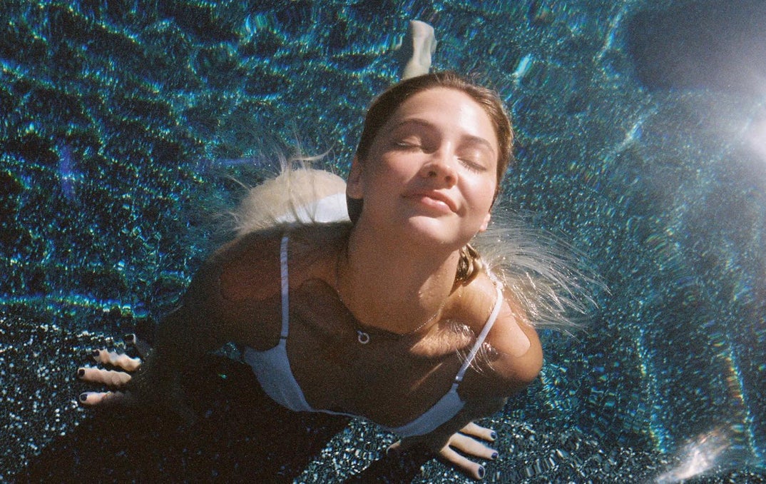 Madelyn-Cline-Hot-Shots-Photos-10