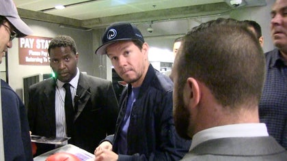 011217_mark_wahlberg_kal