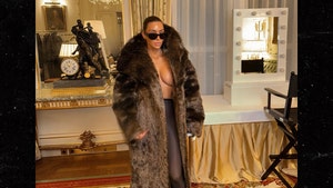 Kim Kardashian luce un look a lo Bianca Censori, según dicen sus fans de IG